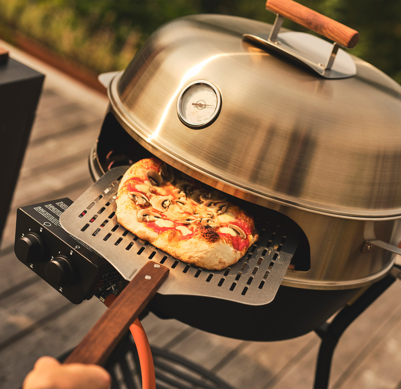 Perforerad pizzaspade Aluminium/ask